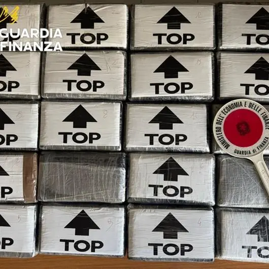 In auto con 22 chili e mezzo di cocaina, un arresto vicino allo svincolo di Tarsia\n