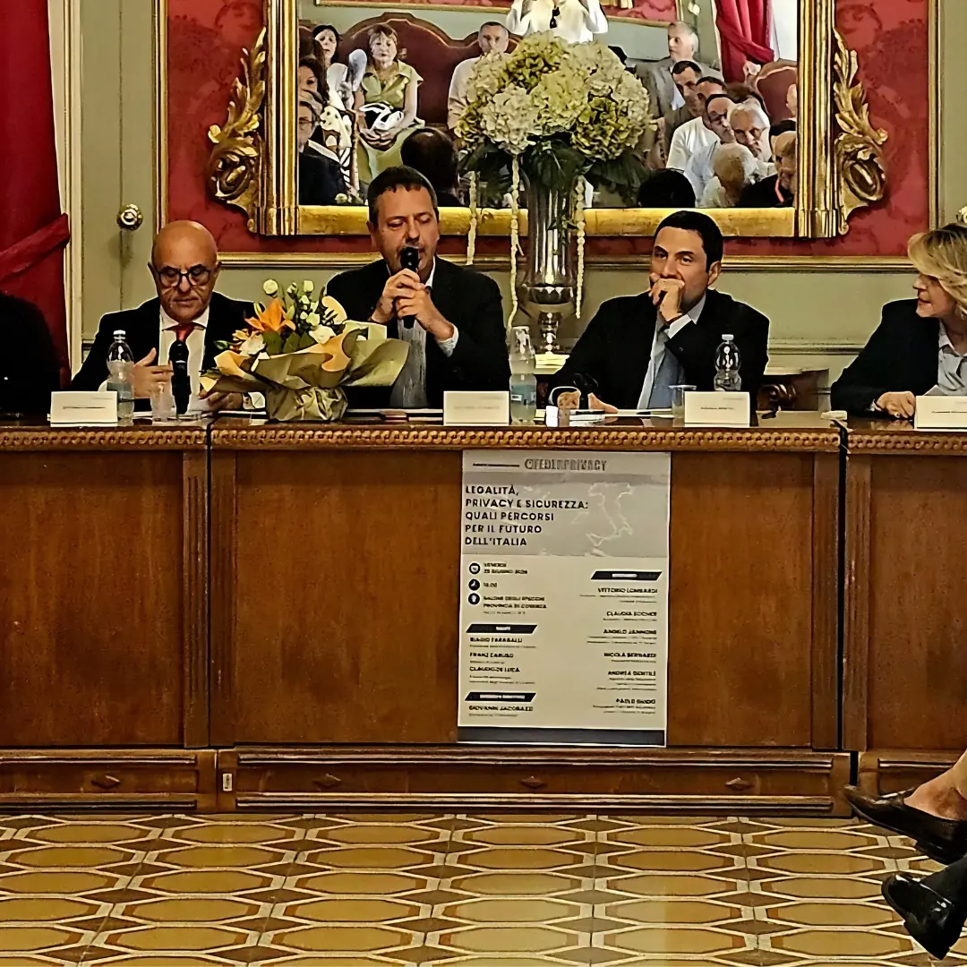 A Cosenza il confronto Federprivacy sulle sfide tecnologiche. Gentile:\u00A0«Lo Stato governi l’innovazione senza arretrare sulla tutela dei diritti»\n