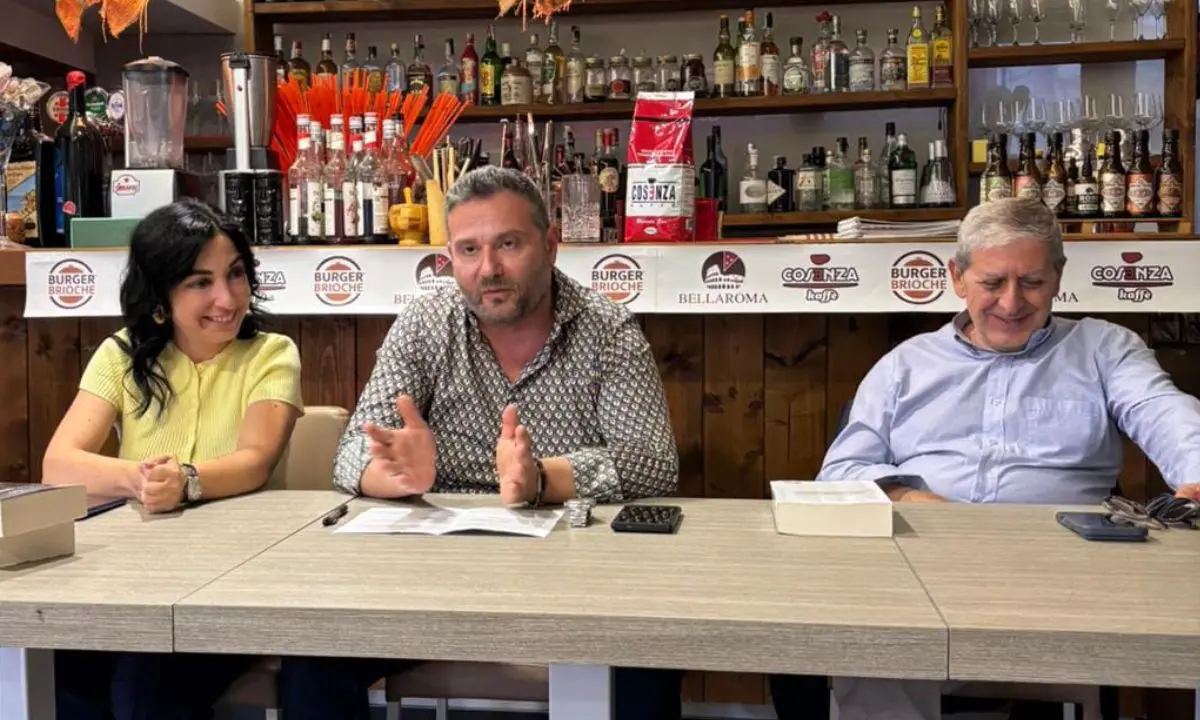 Ordine Ignoto,\u00A0Scarcella presenta il romanzo tra caffè e distopia\n