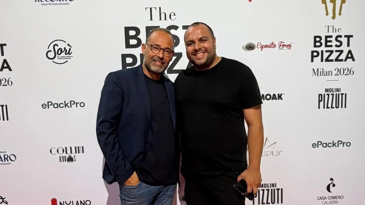 <p>Roberto Davanzo (a destra) con Michele Battaglia di Casa Comerci</p>\\n