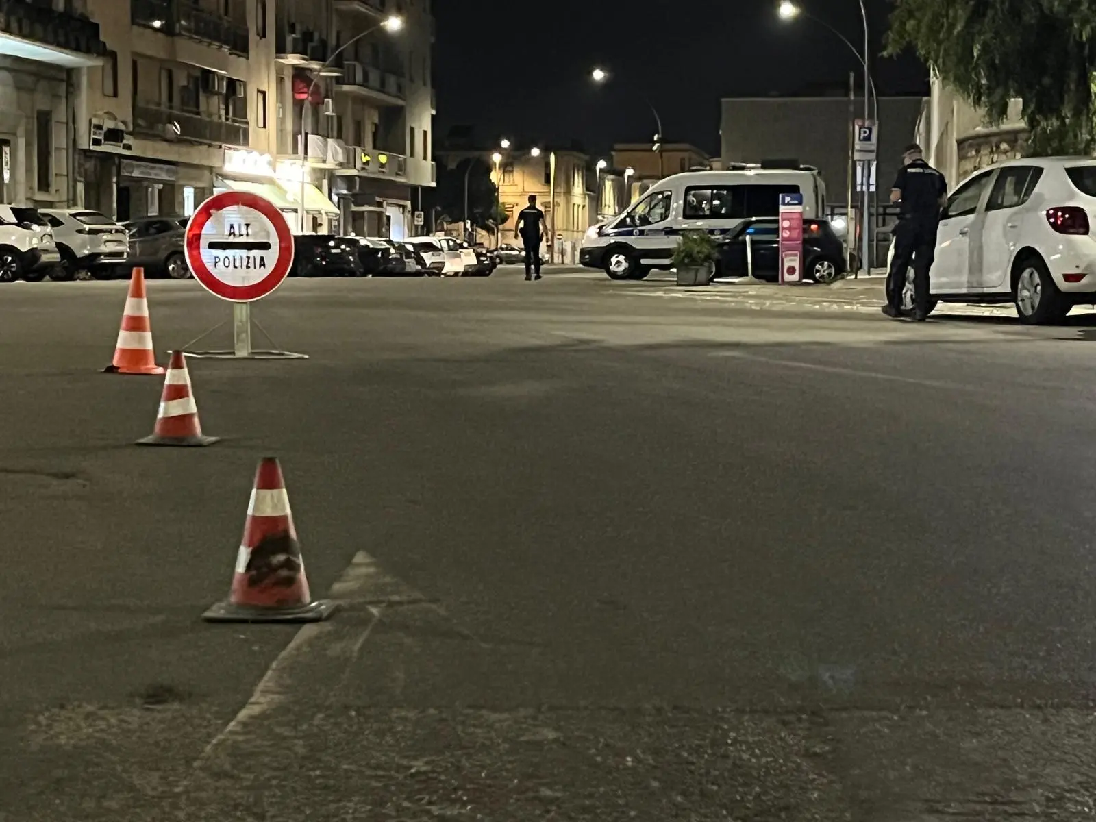 Reggio,\u00A0forza il posto di blocco e fugge in centro, sette patenti ritirate e nove conducenti positivi all’alcoltest\n