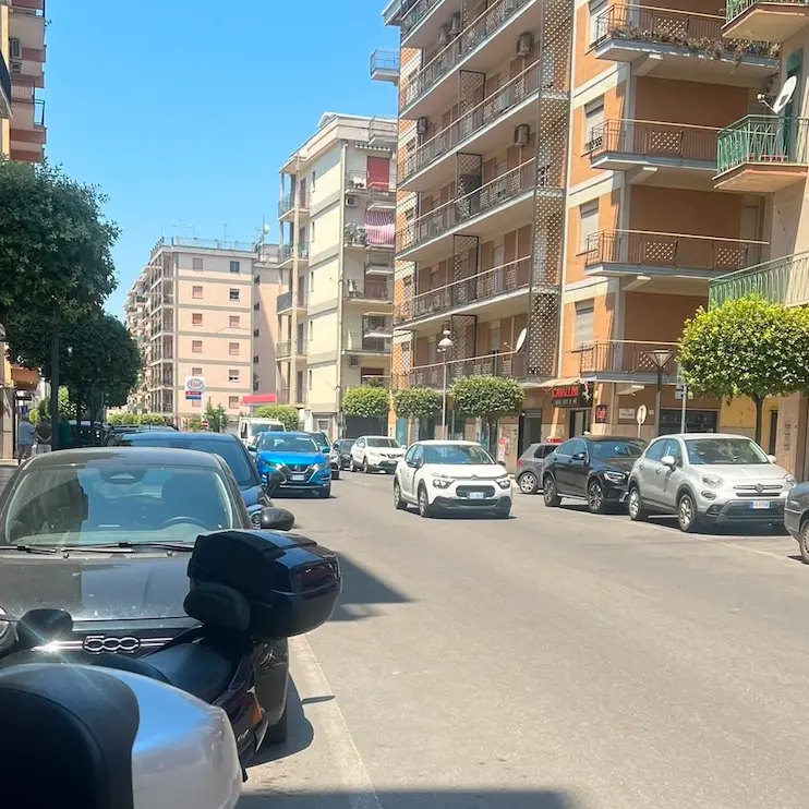 Rossano, commercianti in presidio contro l’isola pedonale su via Nazionale: chiedono confronto al Comune\n