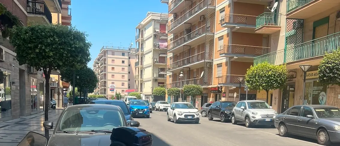 Rossano, commercianti in presidio contro l’isola pedonale su via Nazionale: chiedono confronto al Comune\n