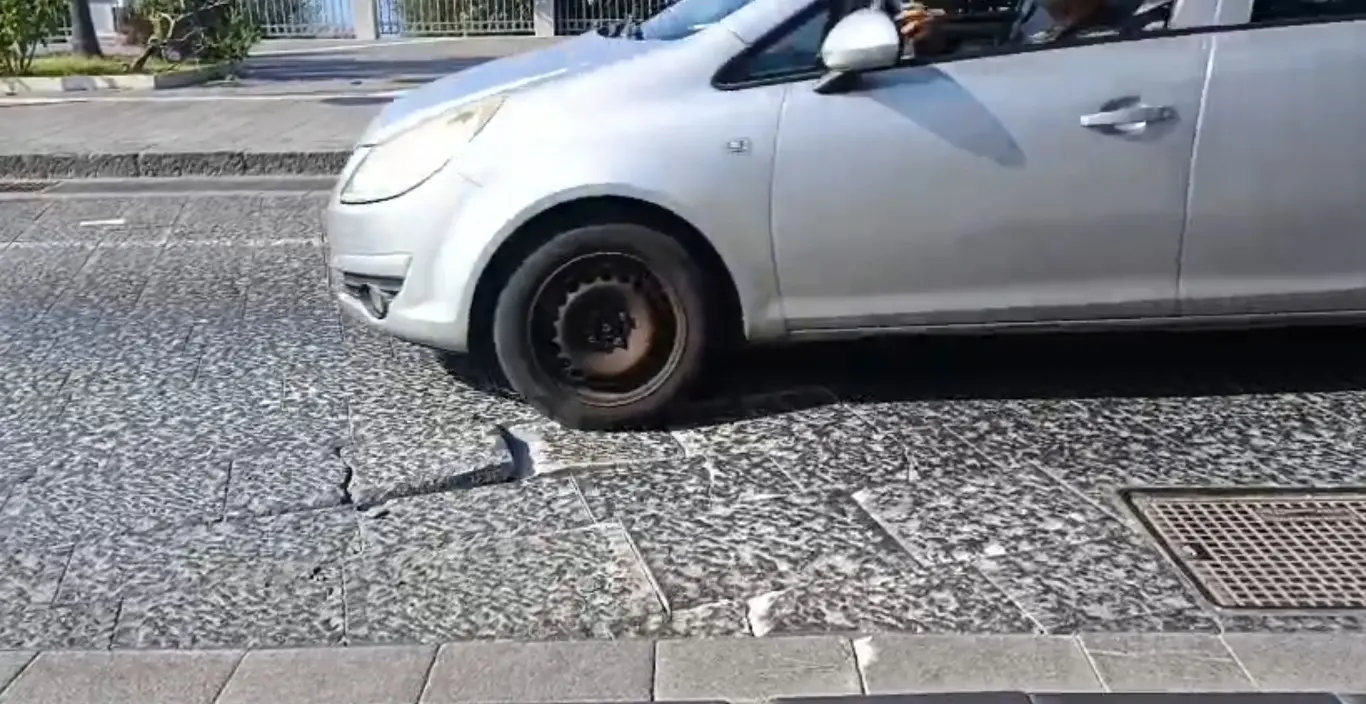 Basole \"ballerine\" a Vibo Marina. E le auto ci rimettono i pneumatici