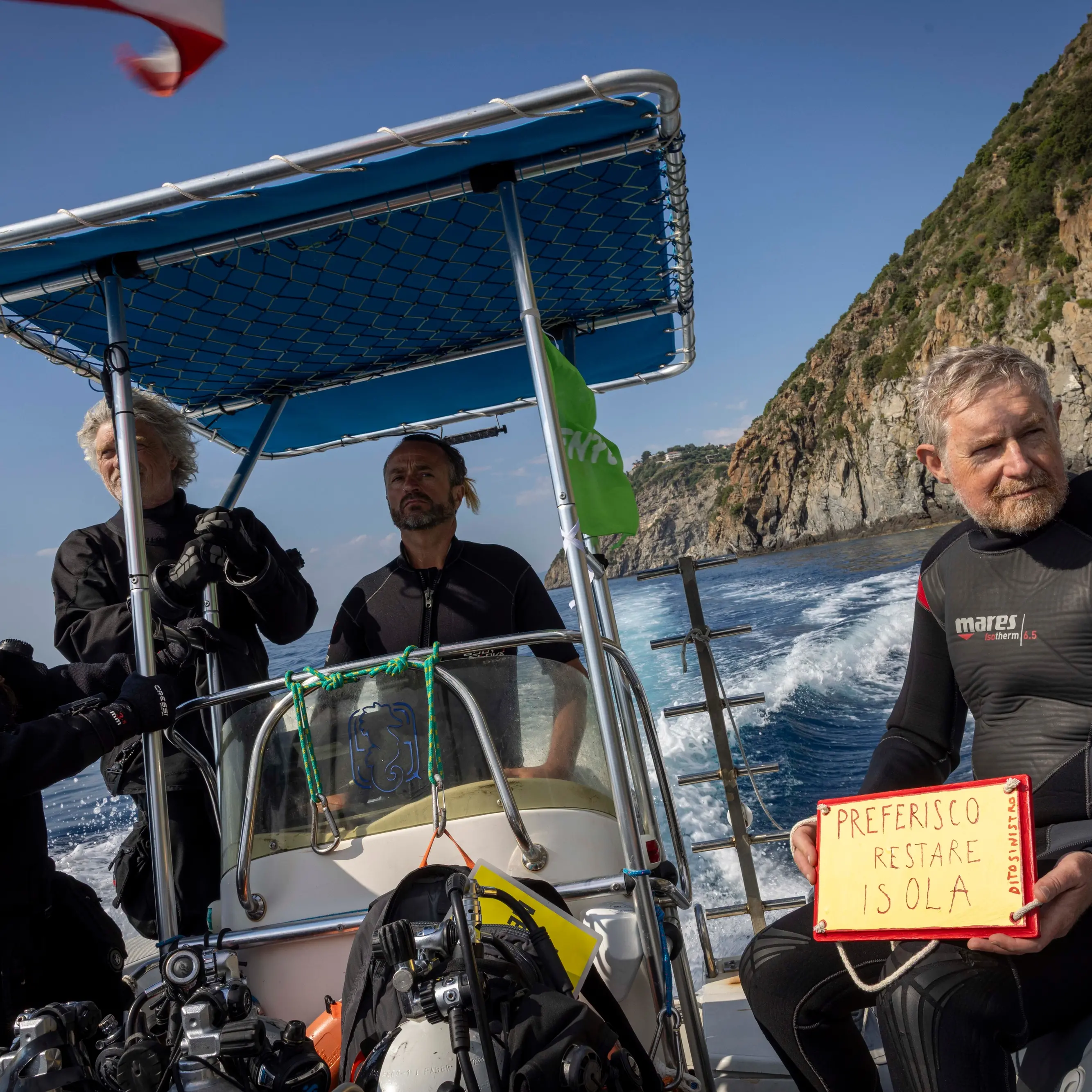 <p>Greenpeace lancia \"Bellezza al mare\": l'arte si immerge nello Stretto per fermare il Ponte</p>