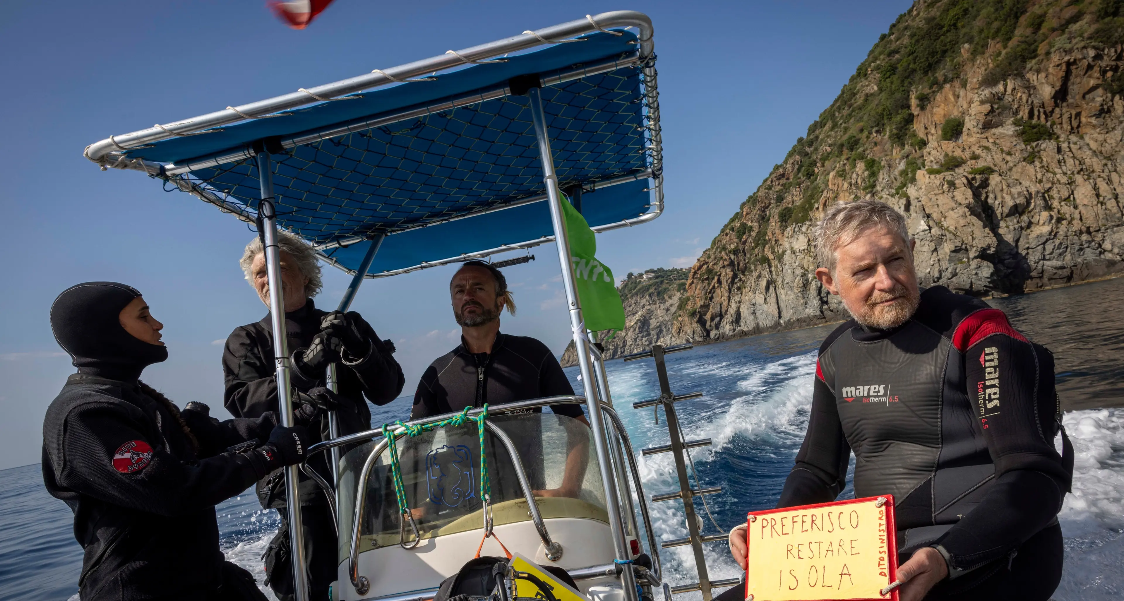 Greenpeace lancia \"Bellezza al mare\": l'arte si immerge nello Stretto per fermare il Ponte\n
