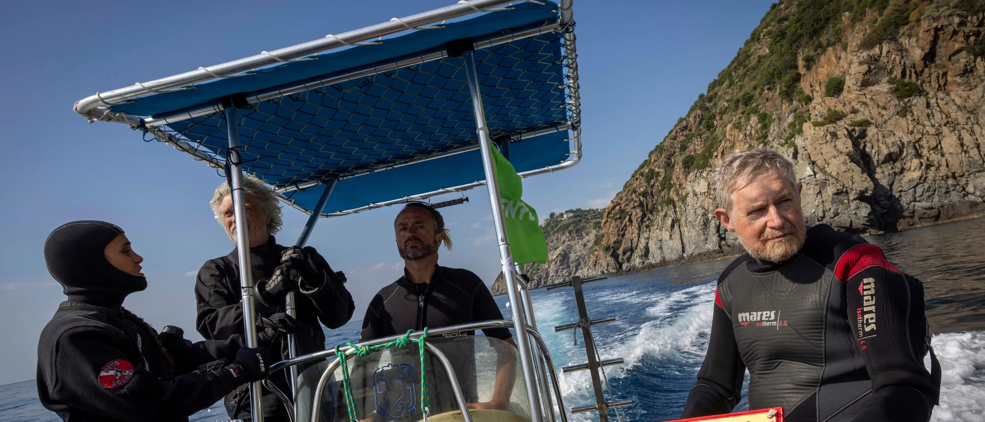 Greenpeace lancia \"Bellezza al mare\": l'arte si immerge nello Stretto per fermare il Ponte\n