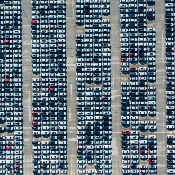 Piano shock di Volkswagen, l’azienda tedesca si prepara a chiudere quattro stabilimenti e a licenziare 100mila dipendenti\n