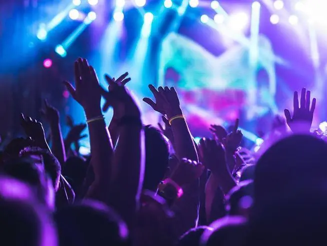 Sangineto, sparatoria in discoteca durante la serata inaugurale: due feriti