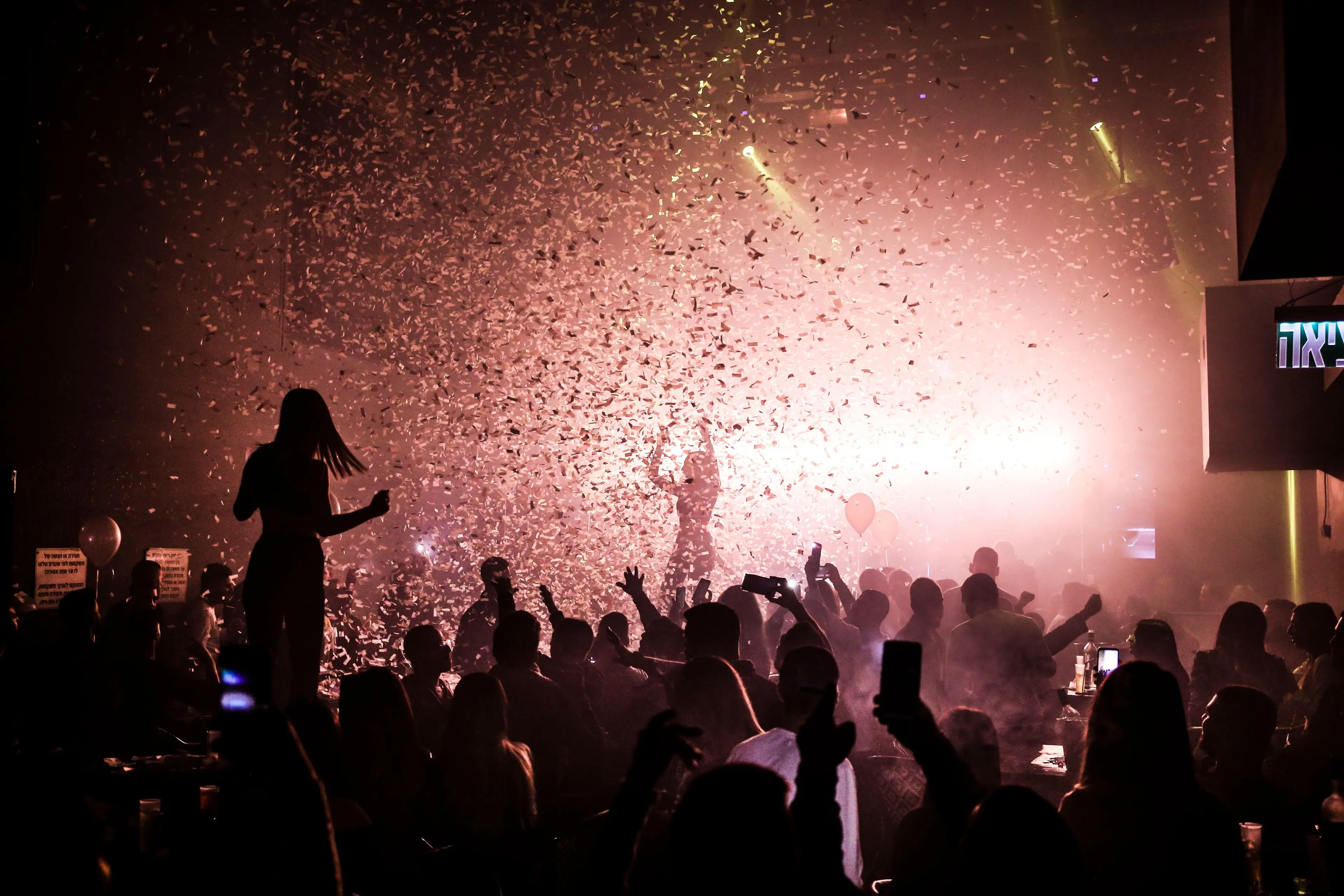 <p>Panico a Sangineto, esploso colpo di pistola durante la serata inaugurale di una discoteca davanti a centinaia di giovani</p>