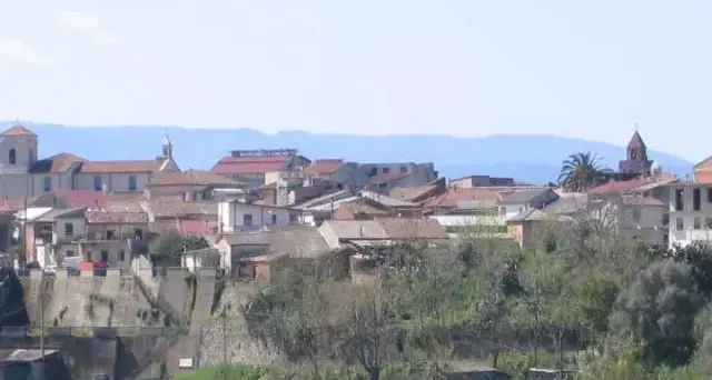 Furti, assalto a un bancomat e rapina in una gioielleria: a Rizziconi è allarme. Il sindaco: «Escalation preoccupante»\n