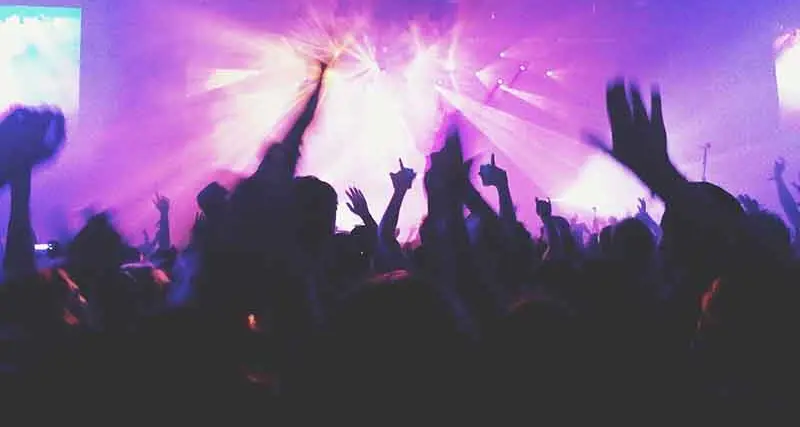 Sangineto, incappucciato esplode colpi di pistola in discoteca: feriti due giovani di Cosenza\n