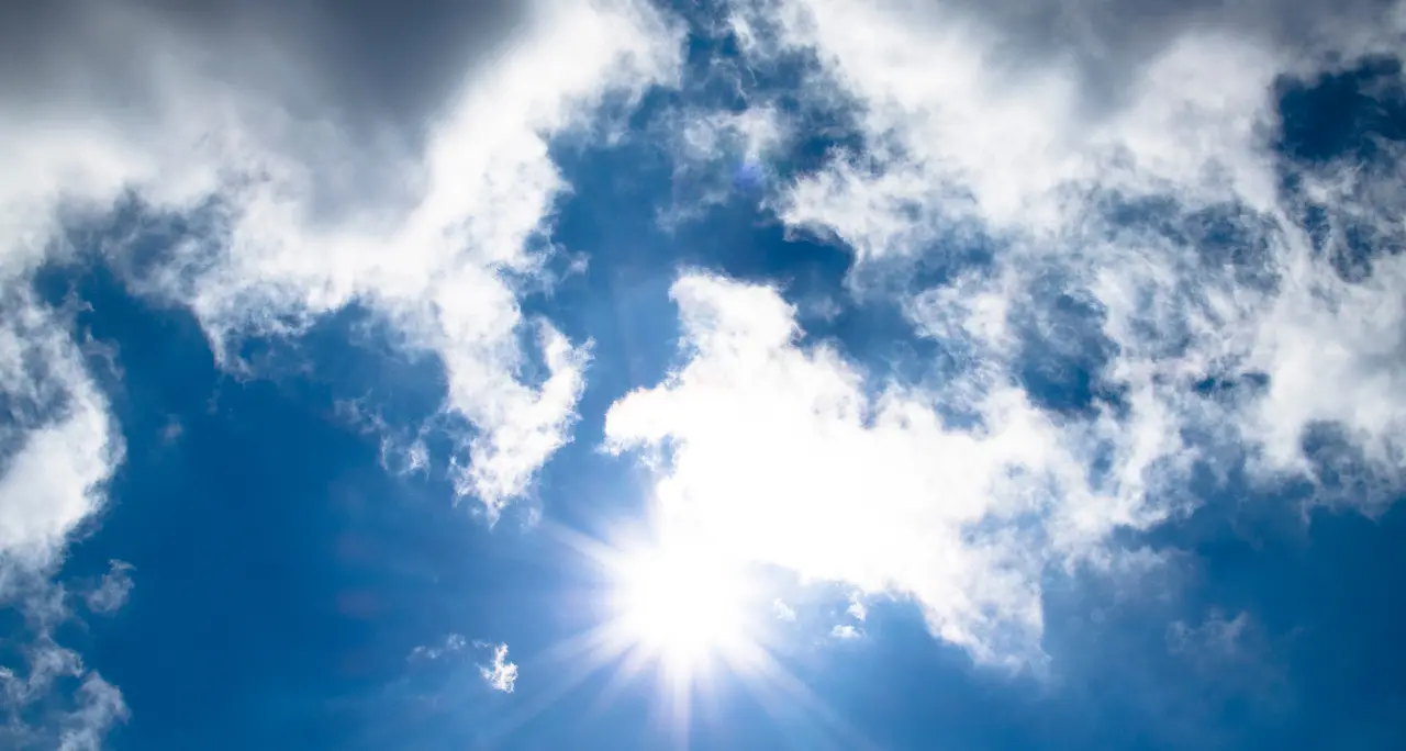 <p>Ancora caldo in Calabria con temperature fino a 38 gradi, da venerdì aria fresca e pioggia: le <span style=\"color:hsl(0, 75%, 60%);\">previsioni</span></p>