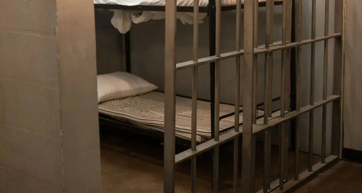 <p>«<span style=\"color:hsl(0, 75%, 60%);\">Ce la mangiamo la galera</span>»: mistero sulla morte di Cataldo De Luca, il “boss” accusato del delitto in carcere a Catanzaro</p>