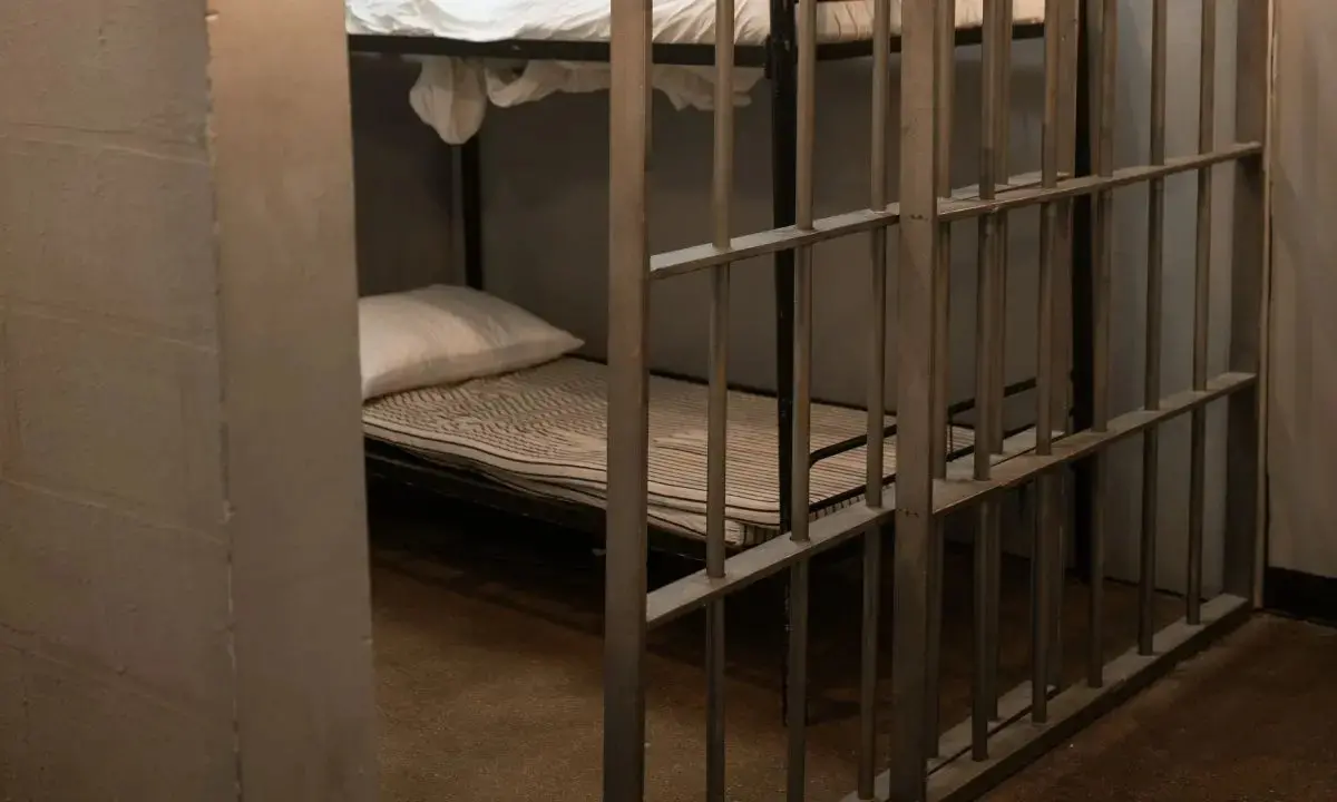 <p>«Ce la mangiamo la galera»: mistero sulla morte di Cataldo De Luca, il “boss” accusato del delitto in carcere a Catanzaro</p>