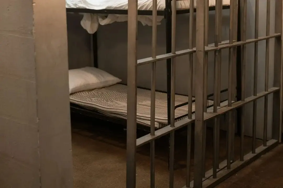 «Ce la mangiamo la galera»: mistero sulla morte di Cataldo De Luca, il “boss” accusato del delitto in carcere a Catanzaro\n