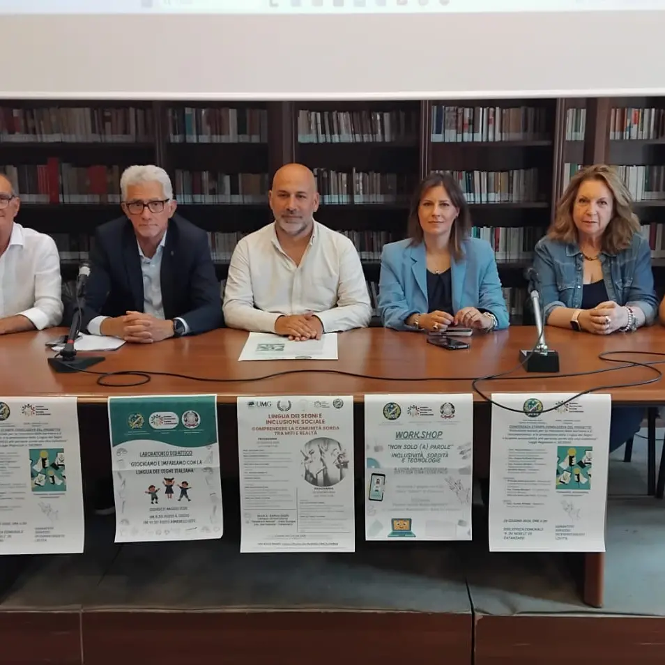 Catanzaro, lingua dei Segni Italiani: concluso\u00A0il progetto dell’Ente Nazionale Sordi con il Comune\n