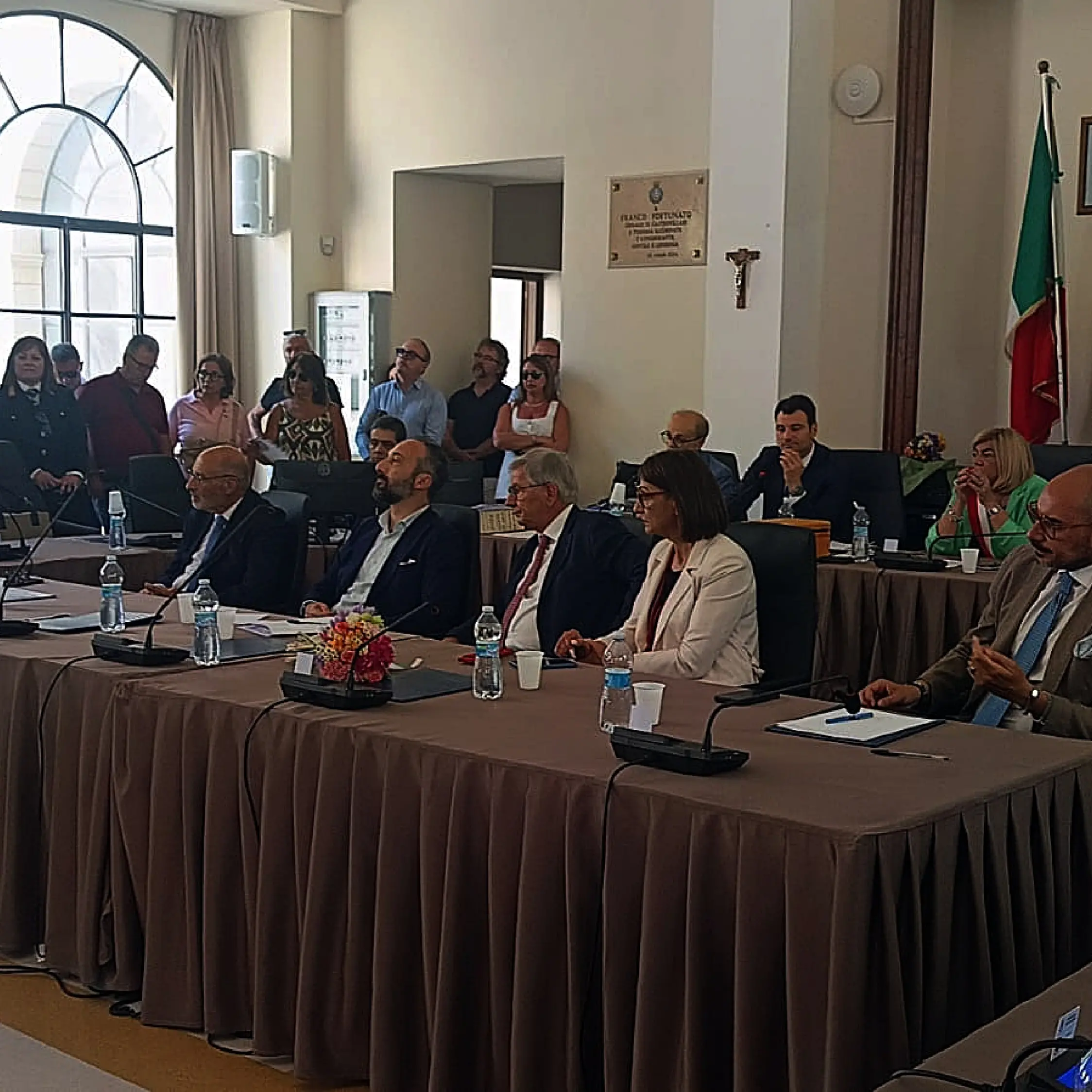 <p>Castrovillari, inizia l'era De Gaio: la neo sindaca giura e presenta la sua squadra – I NOMI</p>