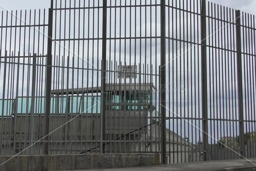 Sangue e codice d'onore nel carcere di Catanzaro: il delitto Pugliese e l'egemonia del \"branco\" guidato da Cataldo De Luca