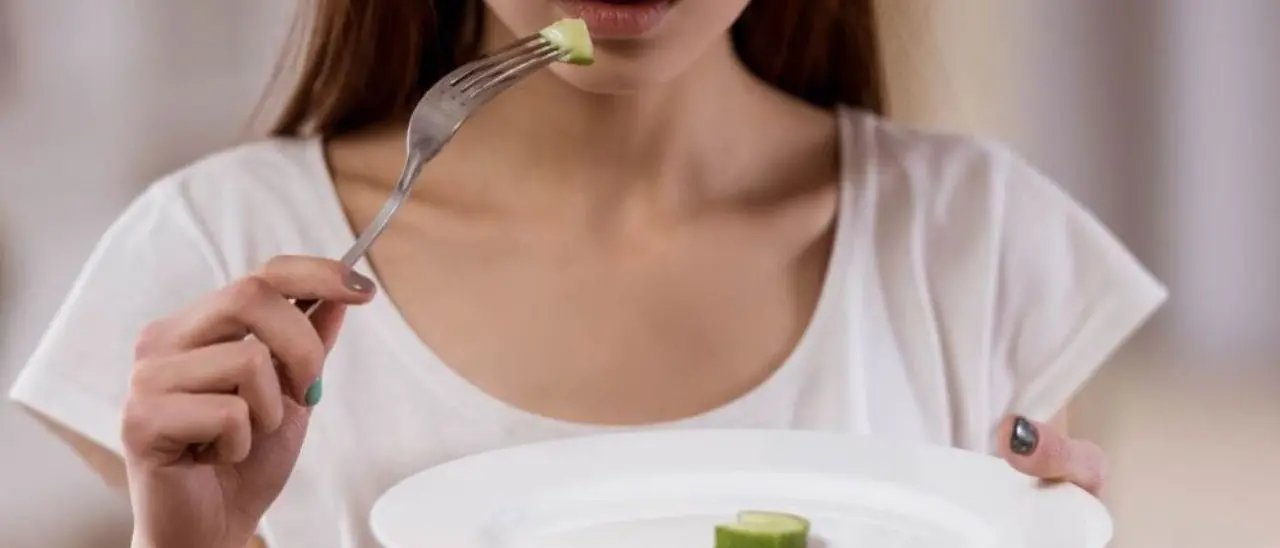 Disturbi alimentari, per guarire bisogna lasciare il Sud: il viaggio della speranza di una maturanda calabrese e le cure che qui mancano\n
