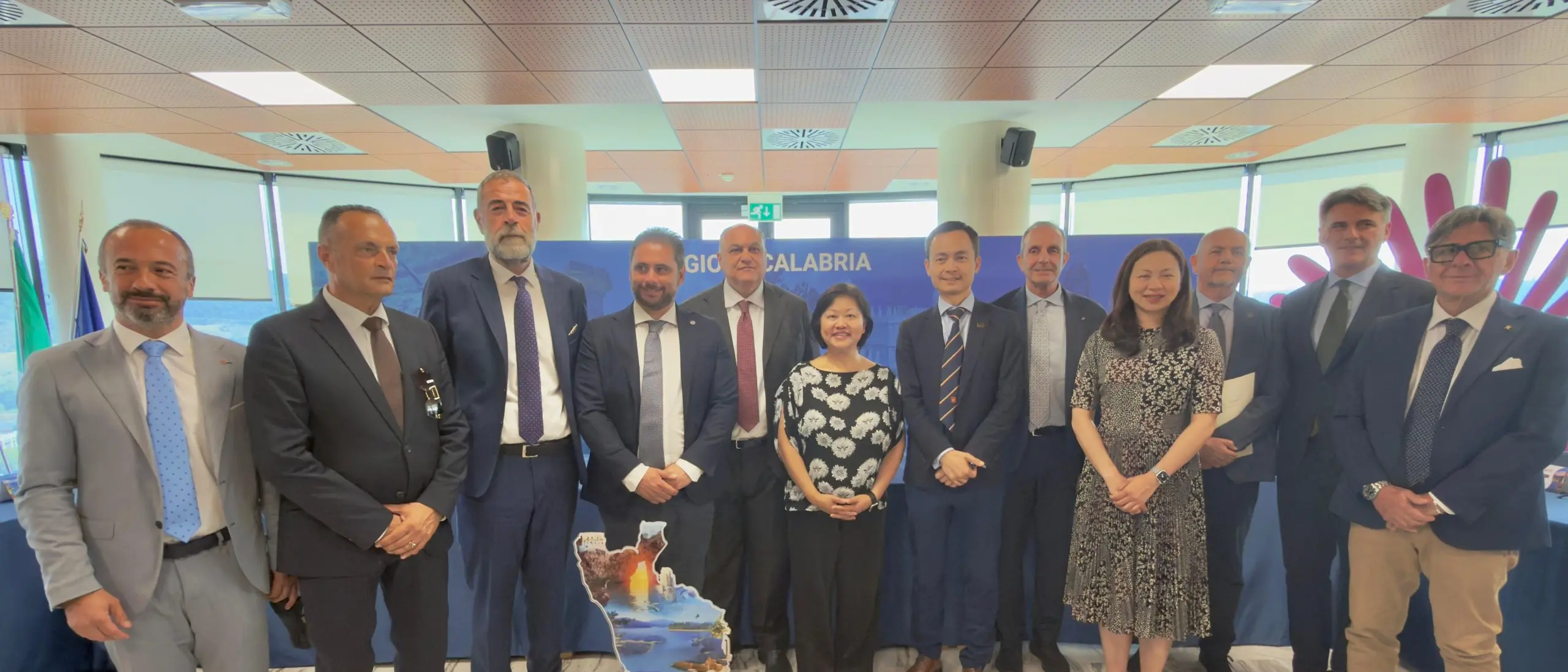 Dalla Calabria a Hong Kong: nasce\u00A0il tavolo permanente per attrarre investimenti e aprire nuovi mercati\n