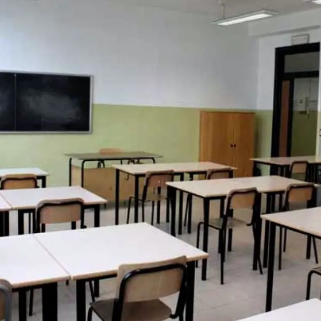 La precarietà lavorativa e la scadenza prossima (31 luglio) dei contratti dei collaboratori scolastici vincitori di concorso\u00A0\n
