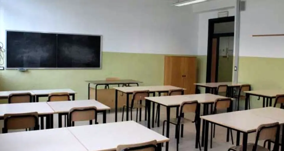 La precarietà lavorativa e la scadenza prossima (31 luglio) dei contratti dei collaboratori scolastici vincitori di concorso\u00A0\n