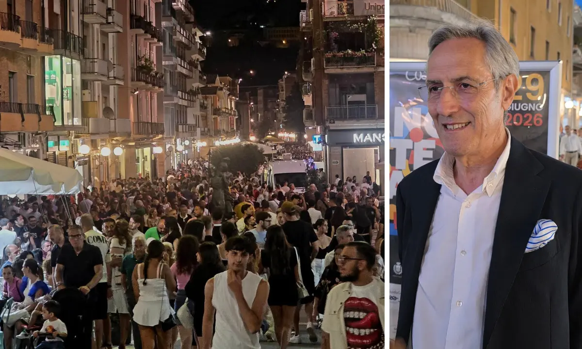 Cosenza, brillano le luci dell’isola pedonale per la Notte Bianca. Branda: «Un successo» | FOTO\n