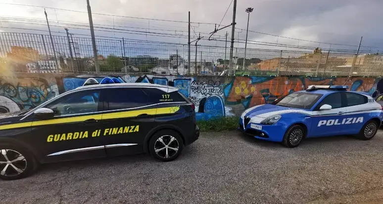 <p>Incendiarono un bar-tabaccheria di Vicenza per incassare l'assicurazione: <span style=\"color:hsl(0, 75%, 60%);\">arresti anche a Reggio Calabria</span></p>