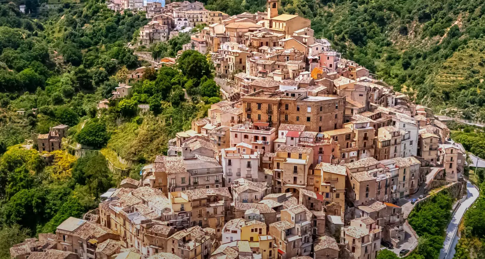 La Costa Ionica Catanzarese sulla guida turistica Lonely Planet con Badolato, Copanello e Soverato\u00A0\n
