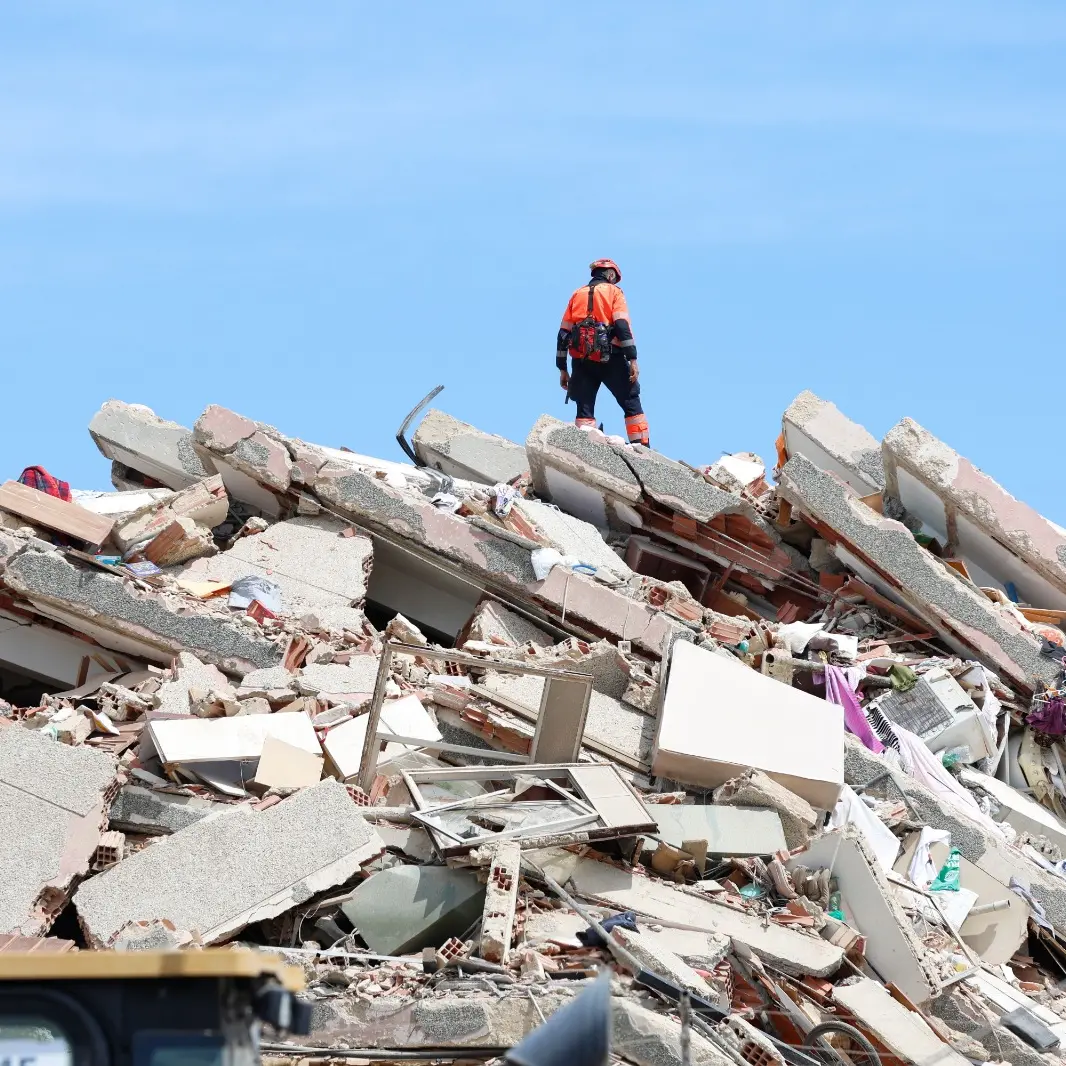 Venezuela, cinque giorni dopo il terremoto 12enne estratto vivo dalle macerie\n