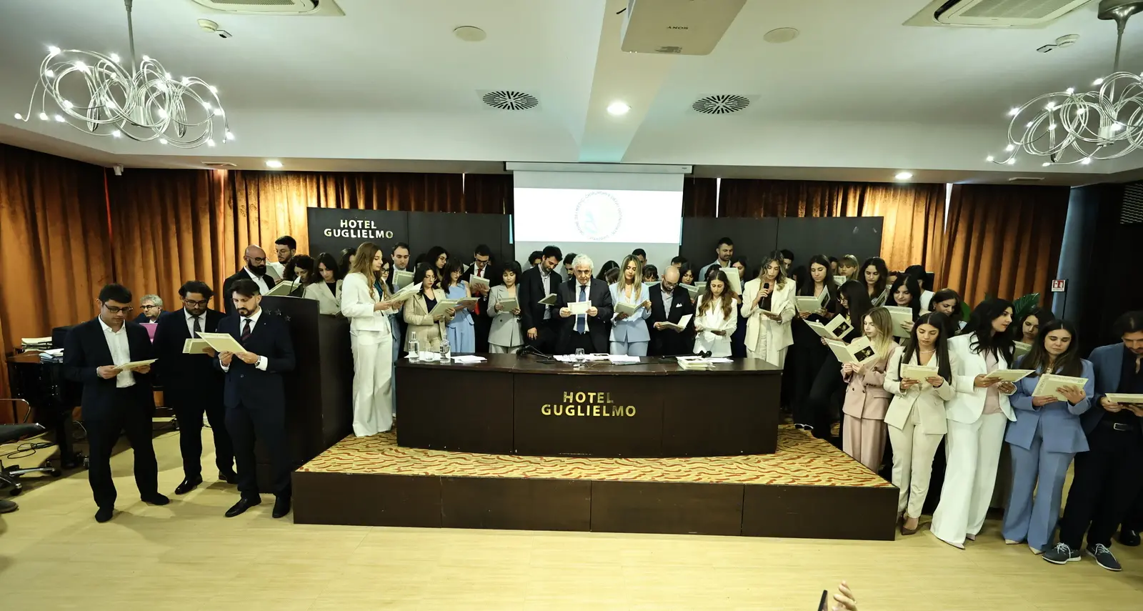 Catanzaro, assemblea Ordine dei Medici: premiati i professionisti con 45 anni di attività e accolti i neolaureati\n