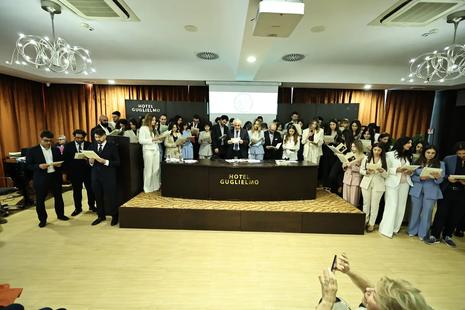 Catanzaro, assemblea Ordine dei Medici: premiati i professionisti con 45 anni di attività e accolti i neolaureati\n
