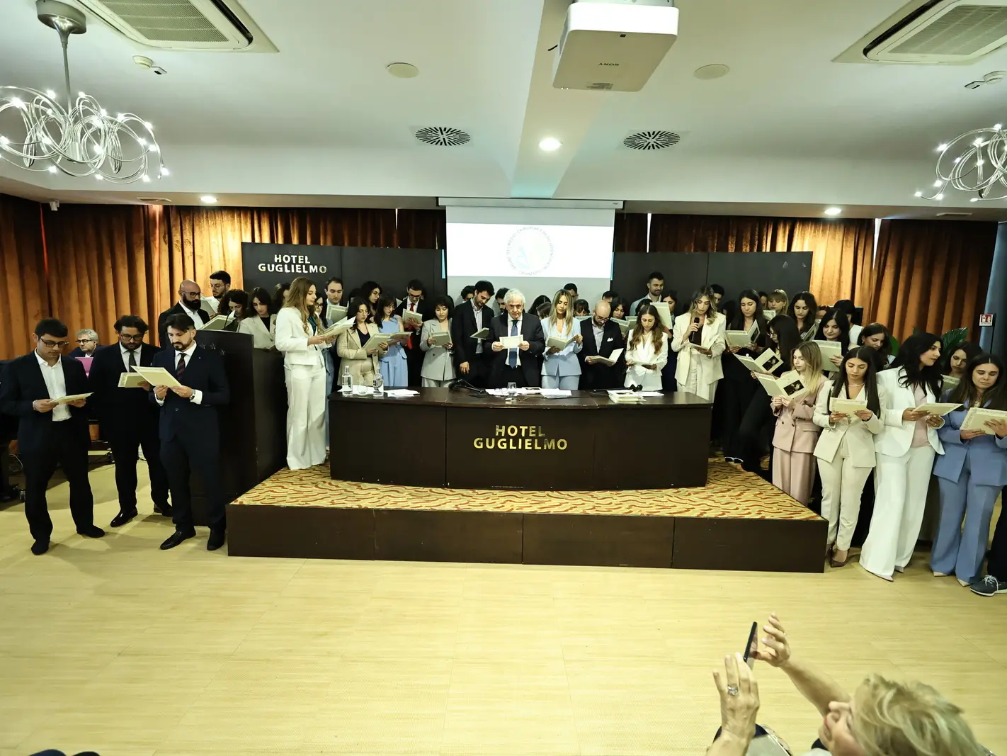 Catanzaro, assemblea Ordine dei Medici e Odontoiatri: premiati i professionisti con 45 anni di attività e accolti i neolaureati