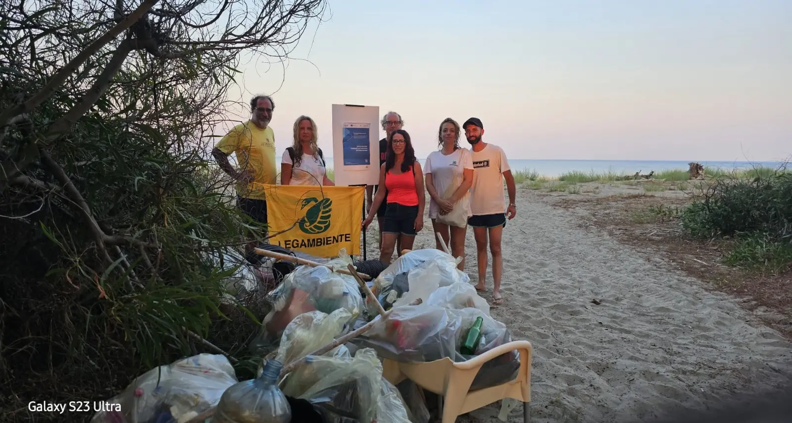 Rimossi rifiuti dai fondali di Stalettì e dell'Oasi di Scolacium grazie al progetto “Acqua Azzurra”\n