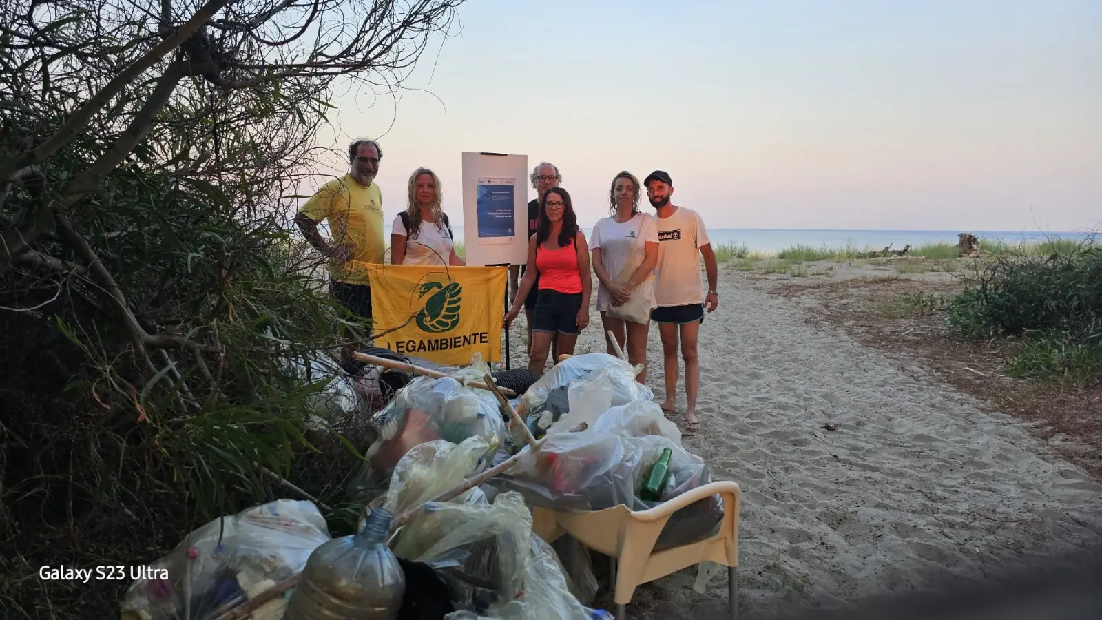 Rimossi rifiuti dai fondali di Stalettì e dell'Oasi di Scolacium grazie al progetto “Acqua Azzurra”\n