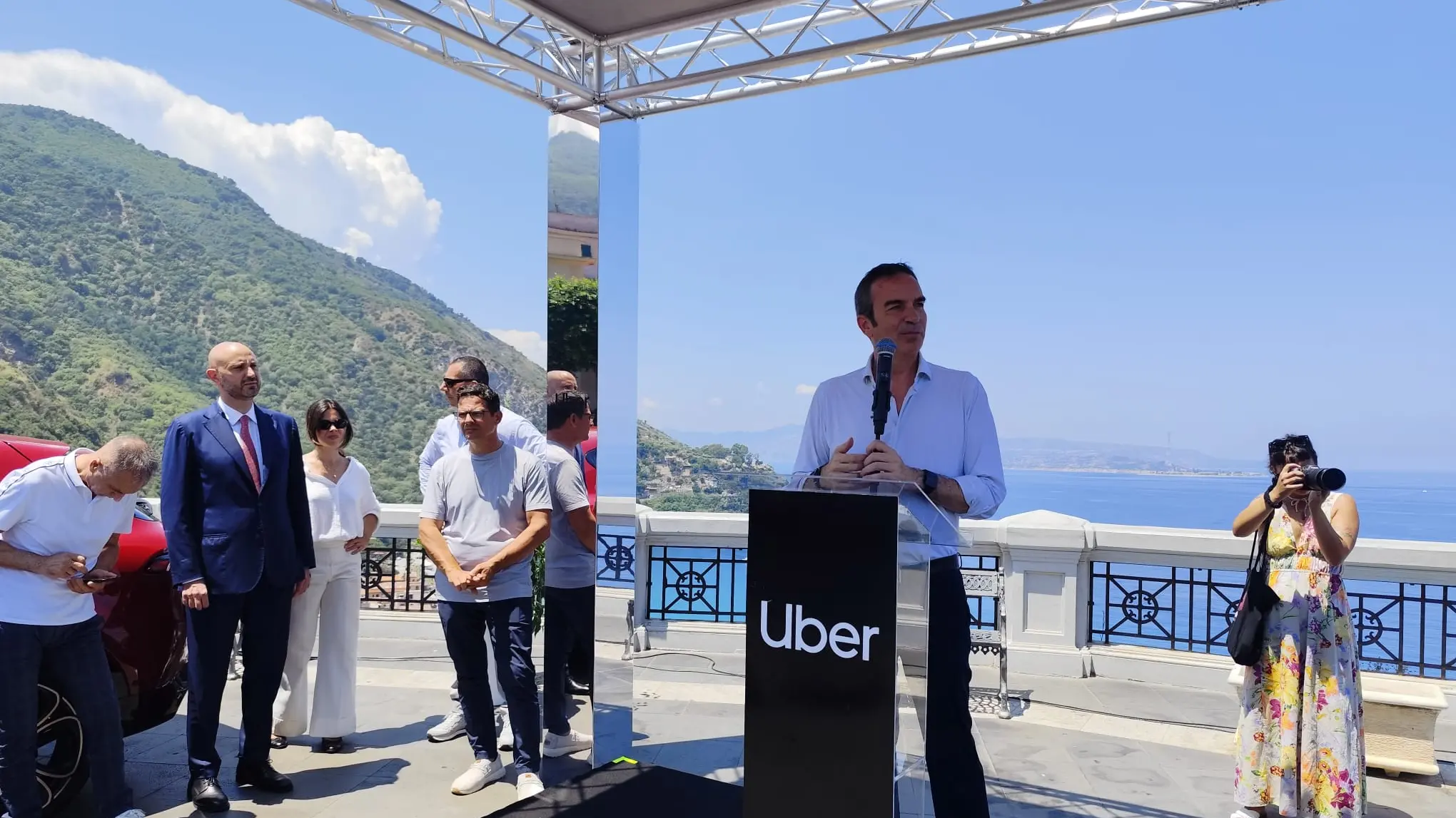 <p><span style=\"color:hsl(0, 75%, 60%);\">Uber X </span>sbarca in Calabria e Occhiuto festeggia: «Non c’è neanche a Roma». E sull’Alta velocità: «Ecco come recuperare un miliardo»</p>