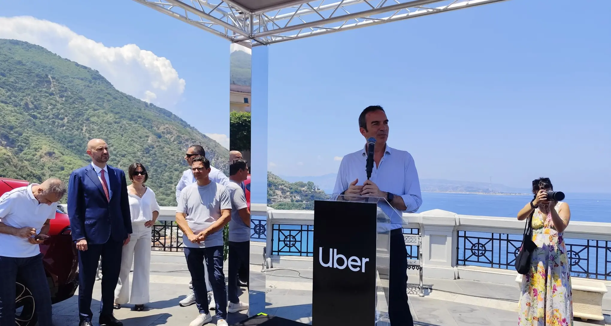 <p><span style=\"color:hsl(0, 75%, 60%);\">Uber X </span>sbarca in Calabria e Occhiuto festeggia: «Non c’è neanche a Roma». E sull’Alta velocità: «Ecco come recuperare un miliardo»</p>