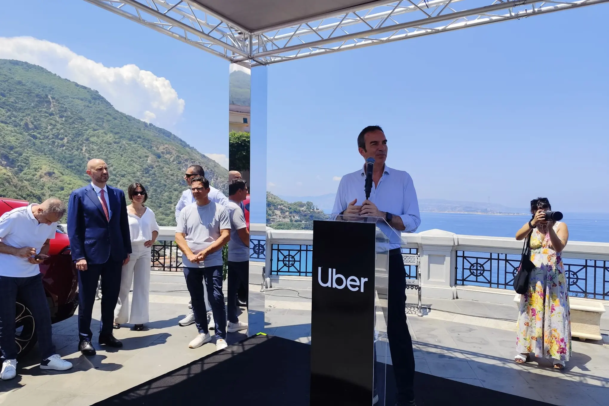 Uber X sbarca in Calabria e Occhiuto festeggia: «Non c’è neanche a Roma». E sull’Alta velocità: «Ecco come recuperare un miliardo»\n