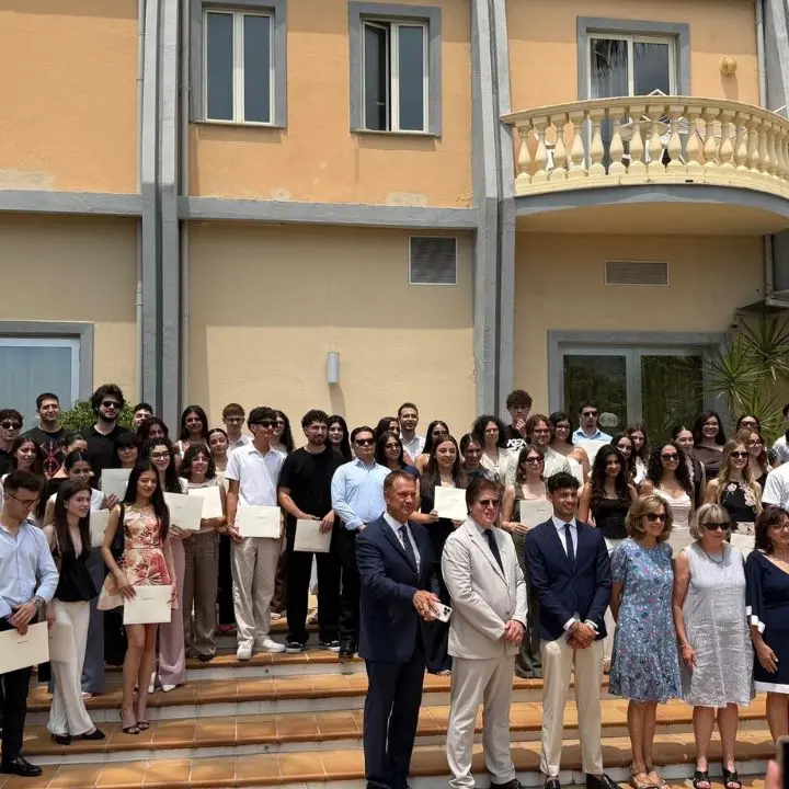 Amantea celebra il merito: 105 studenti premiati dalla John R. Mott Foundation\n
