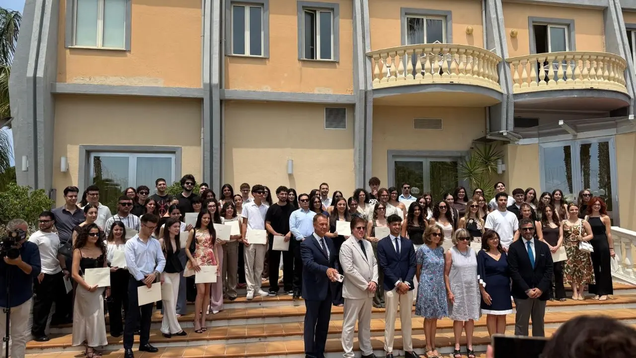 Amantea celebra il merito: 105 studenti premiati dalla John R. Mott Foundation\n