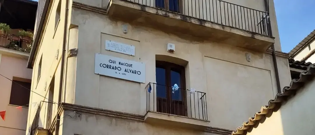 Fondazione Corrado Alvaro, il Consiglio di Stato congela la sentenza del TAR: il commissariamento torna al centro della partita\n