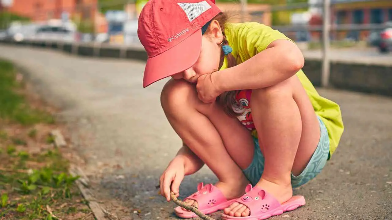 Né mare né montagna: l’estate\u00A0dei bambini in città, tra centri a pagamento e spazi che non sanno più accoglierli\n