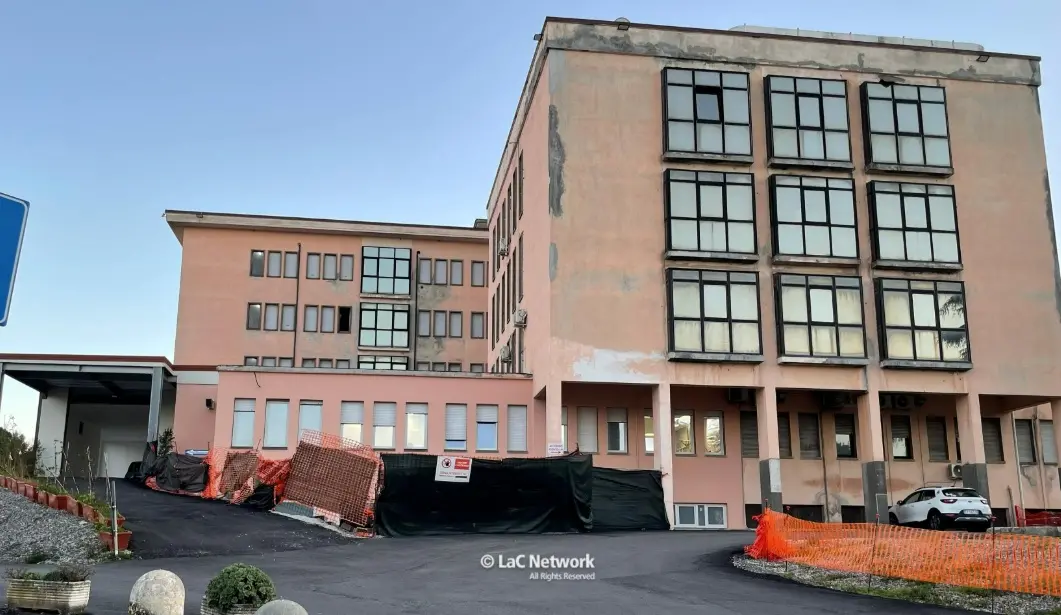 Ospedale di Cariati, dopo l’annuncio di De Salazar tuonano Lampare e Nursind: «Ennesimo rinvio per il Pronto soccorso»\n
