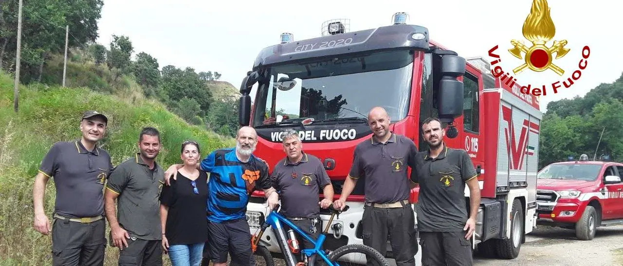 Si perde con la bici nei boschi di Monterosso, 57enne recuperato dai vigili del fuoco grazie al cellulare\n