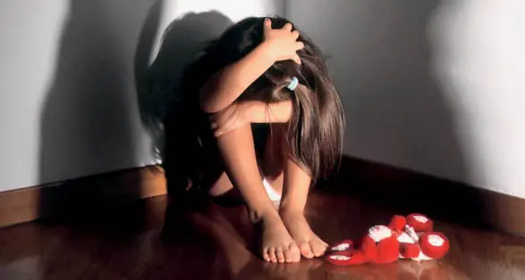 Violenza contro i figli, divieto di avvicinamento per una 46enne nel Crotonese. La denuncia partita dal suocero\n