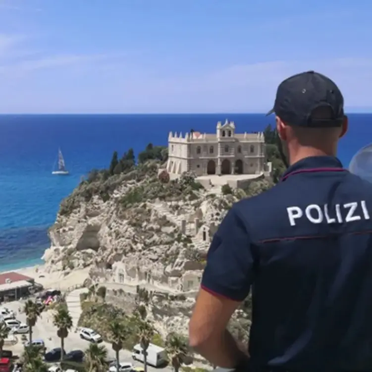 <p>Mala movida a Tropea, rissa tra due gruppi di giovani in un locale sul lungomare: cinque fogli di via e due avvisi orali</p>