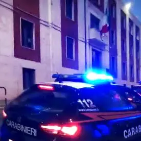 Reggio, folle inseguimento nella notte: due arresti dopo una fuga pericolosa\n