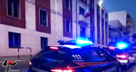 Inseguimento\u00A0per le vie del centro di Reggio Calabria, arrestati 2\u00A0giovani: carabinieri aggrediti durante l'intervento\n