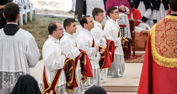 I lefebvriani\u00A0ordinano quattro vescovi: non accolto l’appello del Papa a fermarsi, è scisma\n